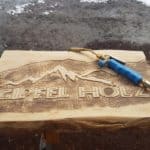Holzschild selber bauen – So wird es mit der Oberfräse gemacht